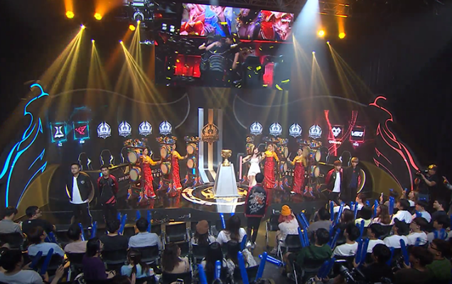 TheShy 的坦克杰斯在15分钟内取得了奢华的7-0，再次以一条命在上路击败了三条命