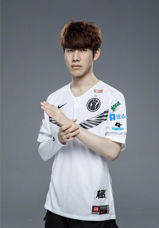 Lwx ： Noxia, 兄弟，你能给点反馈吗？请说点什么，我求你说点什么，伙计！