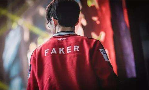 PGL Astana 2025 第一天：顶级比赛、击杀、评论、表情包、网红反应